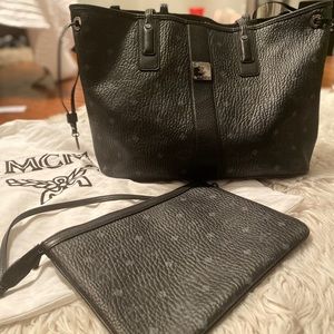 MCM  Black Reversible Liz Shopper in Visetos
